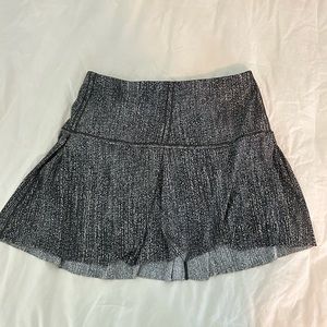 Lululemon black and white tennis skirt